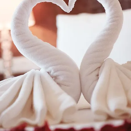 Dorsett Putrajaya Hotel Bagian luar foto The photo shows two towel swans artfully arranged to resemble a pair of elegant swans. Their necks curve gracefully towards each other, and the towels are draped in a way that mimics the wings and body of the swans. The overall effect is decorative a